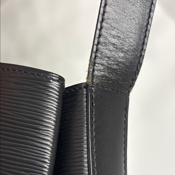 AUTHENTIC Louis Vuitton Black Epi Leather Sac D’ePaule - Picture 3 of 16